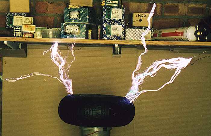 spark2.jpg (36735 bytes)